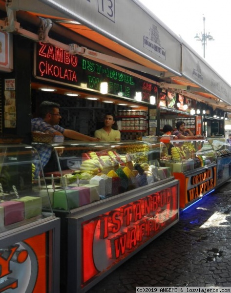 Comer y beber en puestos callejeros de Estambul - Turquía